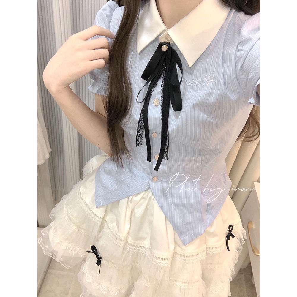 Áo sơ mi ngắn tay thắt nơ kiểu thẩm mỹ viện ngọt ngào + váy bánh ngọt hai mảnh.