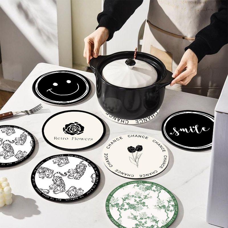 Ins style flower home smiling face round coaster absorbent non-slip coaster office water cup tấm cách nhiệt