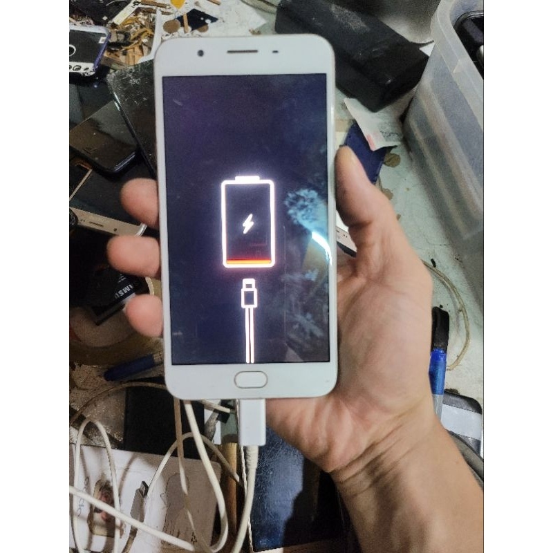 Cụm xác oppo F1s còn màn bị treo