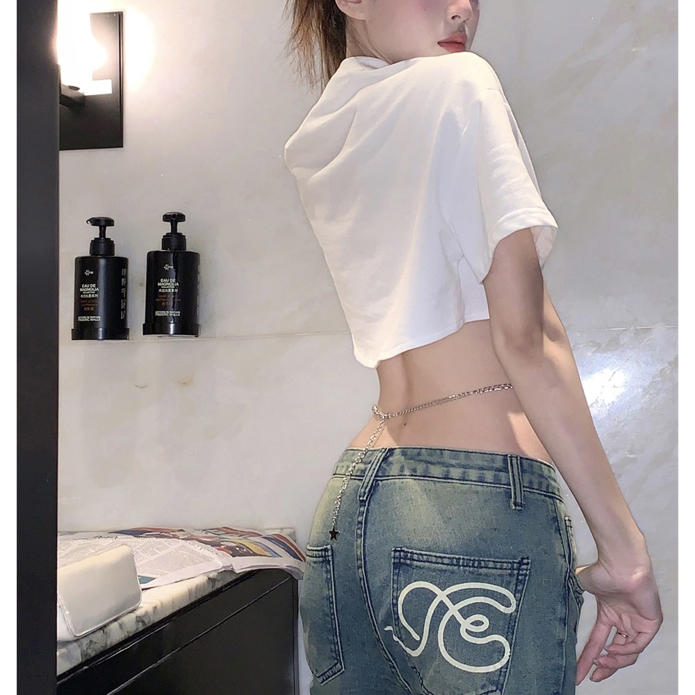 Stylish chain design white short t-shirt, perfect for women's casual street style