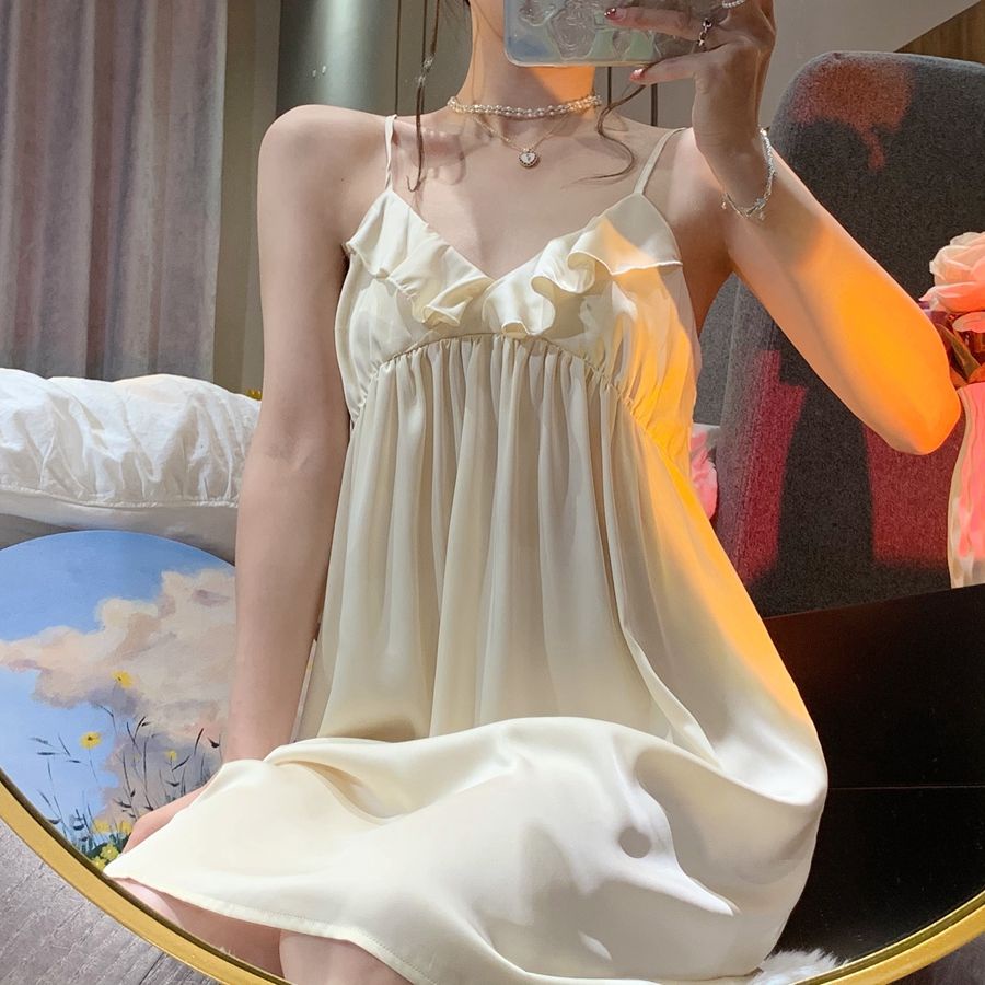 Đồ ngủ Hai Dây Cổ Chữ V Phối Bèo Form Rộng Phong Cách Quyến Rũ