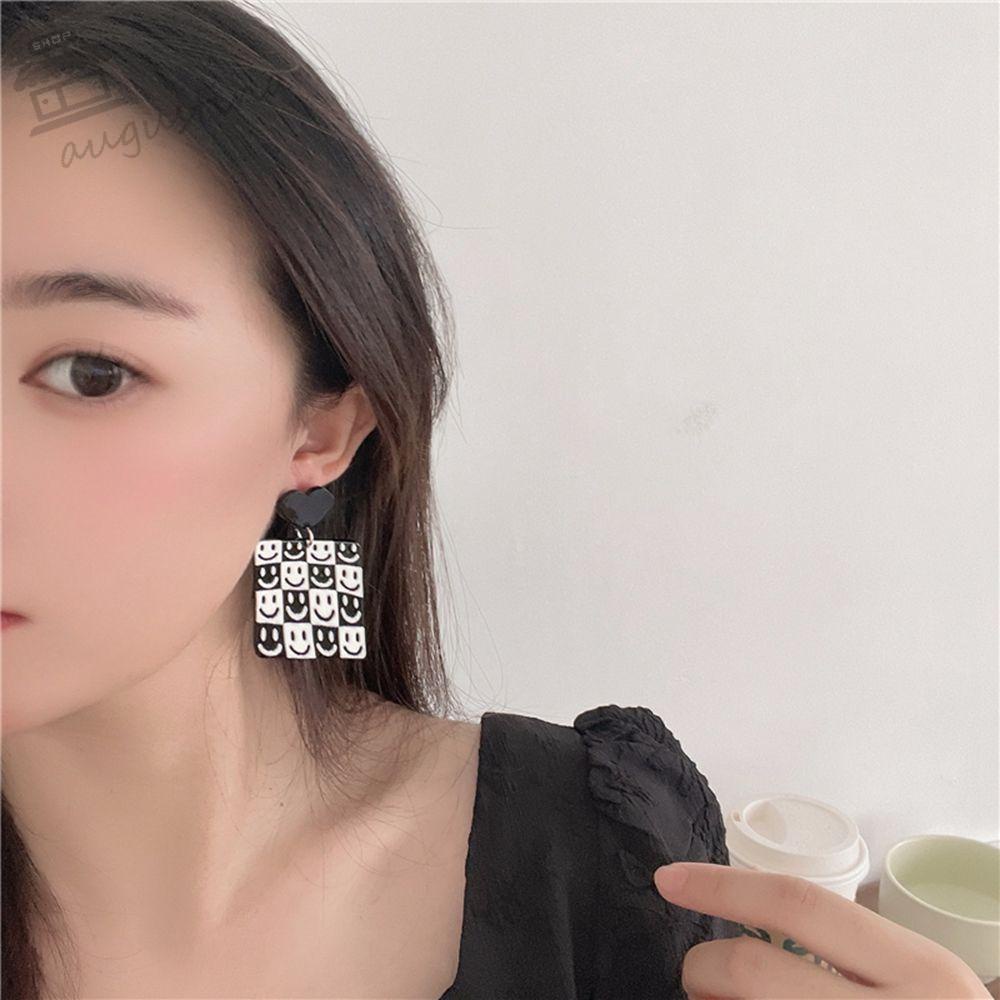 Bông Tai Acrylic Hình Mặt Cười Họa Tiết Sọc Caro Trắng Đen Phong Cách Hàn Quốc Cổ Điển Cho Nữ