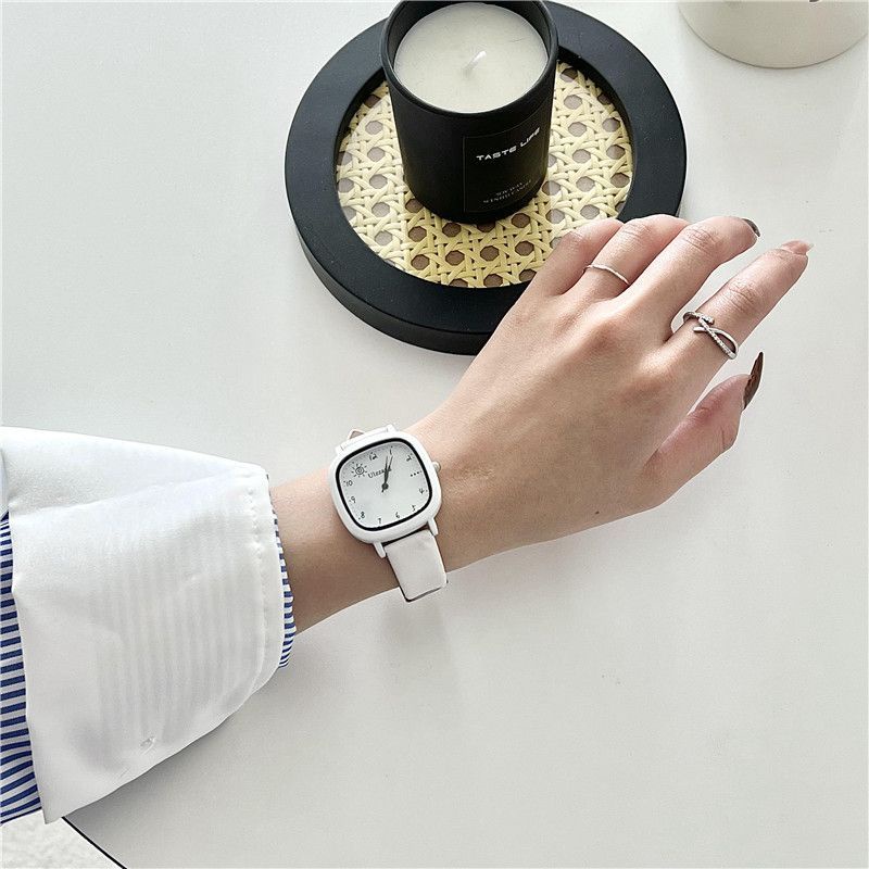 Đồng Hồ Quartz Mặt Vuông Phong Cách Mới Năm 2023