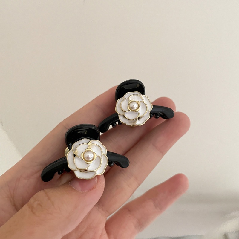 Kẹp Tóc Mini Hình Cá Mập Màu Đen Dễ Phối Đồ