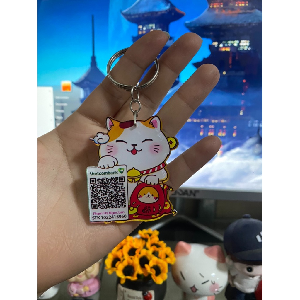 Móc khóa in hình mèo thần tài, in mã qr chất liệu mica siêu đẹp.