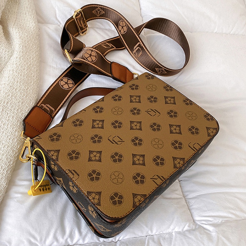 Túi đeo vai IELGY dáng vuông phối khóa cài retro hợp thời trang kiểu Pháp cho nữ