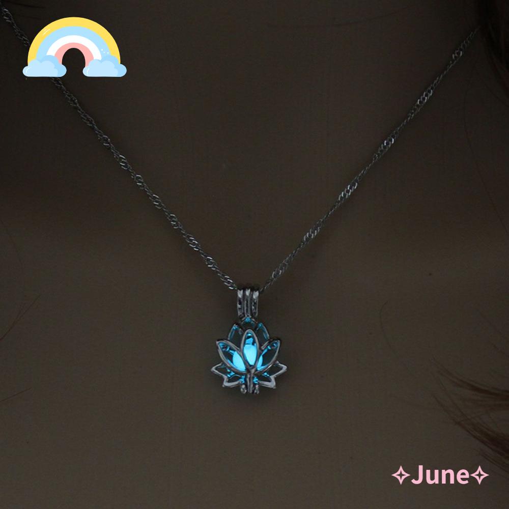 JUNE Vòng cổ Mặt Trăng Và Hoa Sen Phát Sáng