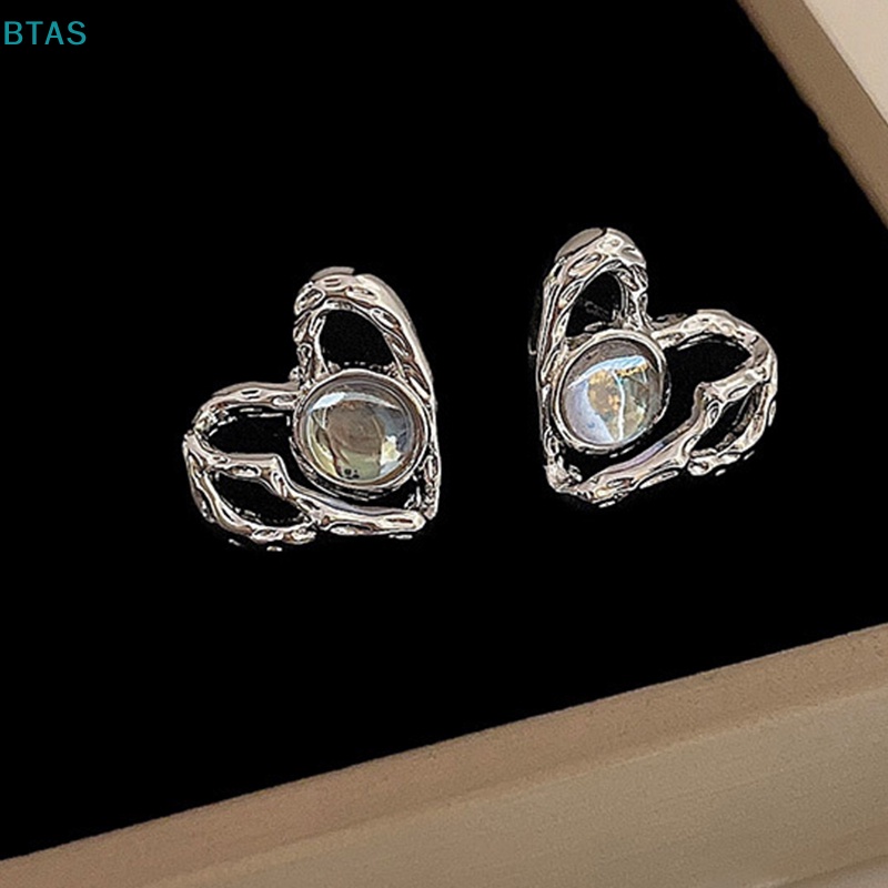 1 Cặp Bông Tai Kim Loại Hình Trái Tim Đính Đá Mặt Trăng Phong Cách Vintage Cho Nữ