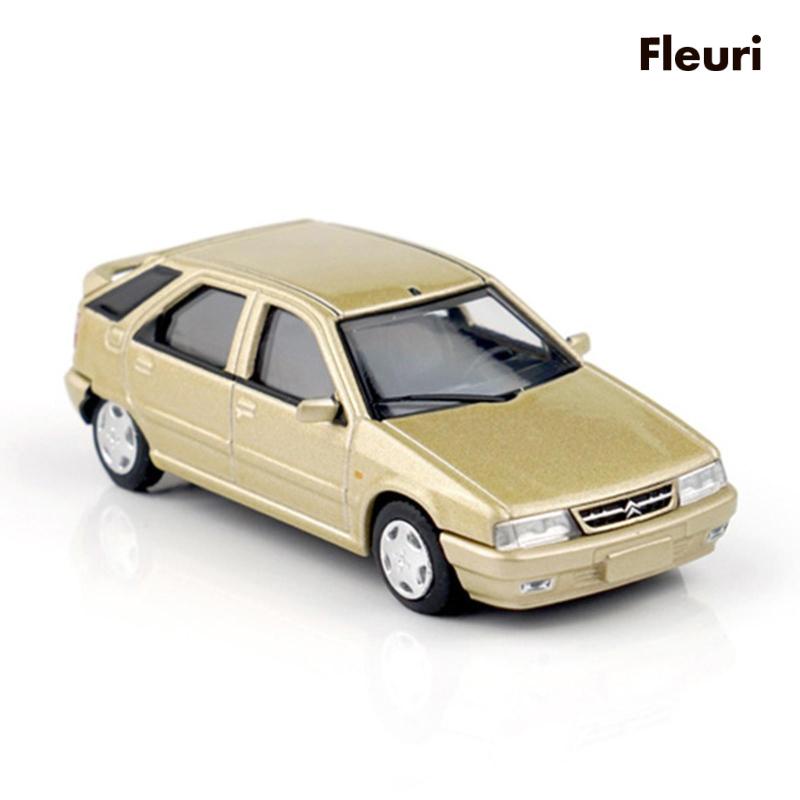 Mô Hình Xe Hơi Limo Bằng Hợp Kim Tỉ Lệ 1 / 64 Dùng Trang Trí Nhà Cửa