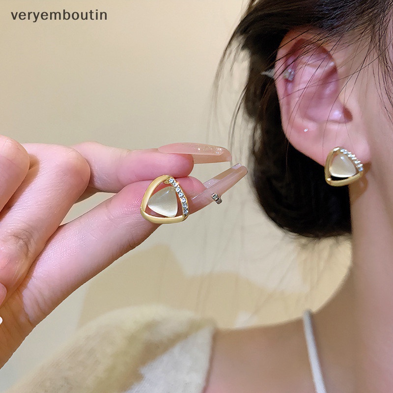 Bông Tai Hình Tam Giác Đính Đá Opal Đơn Giản Thời Trang Phong Cách Hàn Quốc Cho Nữ