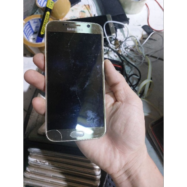 Cụm Xác samsung S6 thường sống zin hư màn hình.