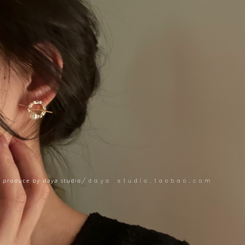 Khuyên Tai Tròn Đính Ngọc Trai Sang Trọng