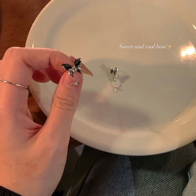 Khuyên Tai Tua Rua Hình Bướm Đen Cá Tính Quyến Rũ Dành Cho Nữ