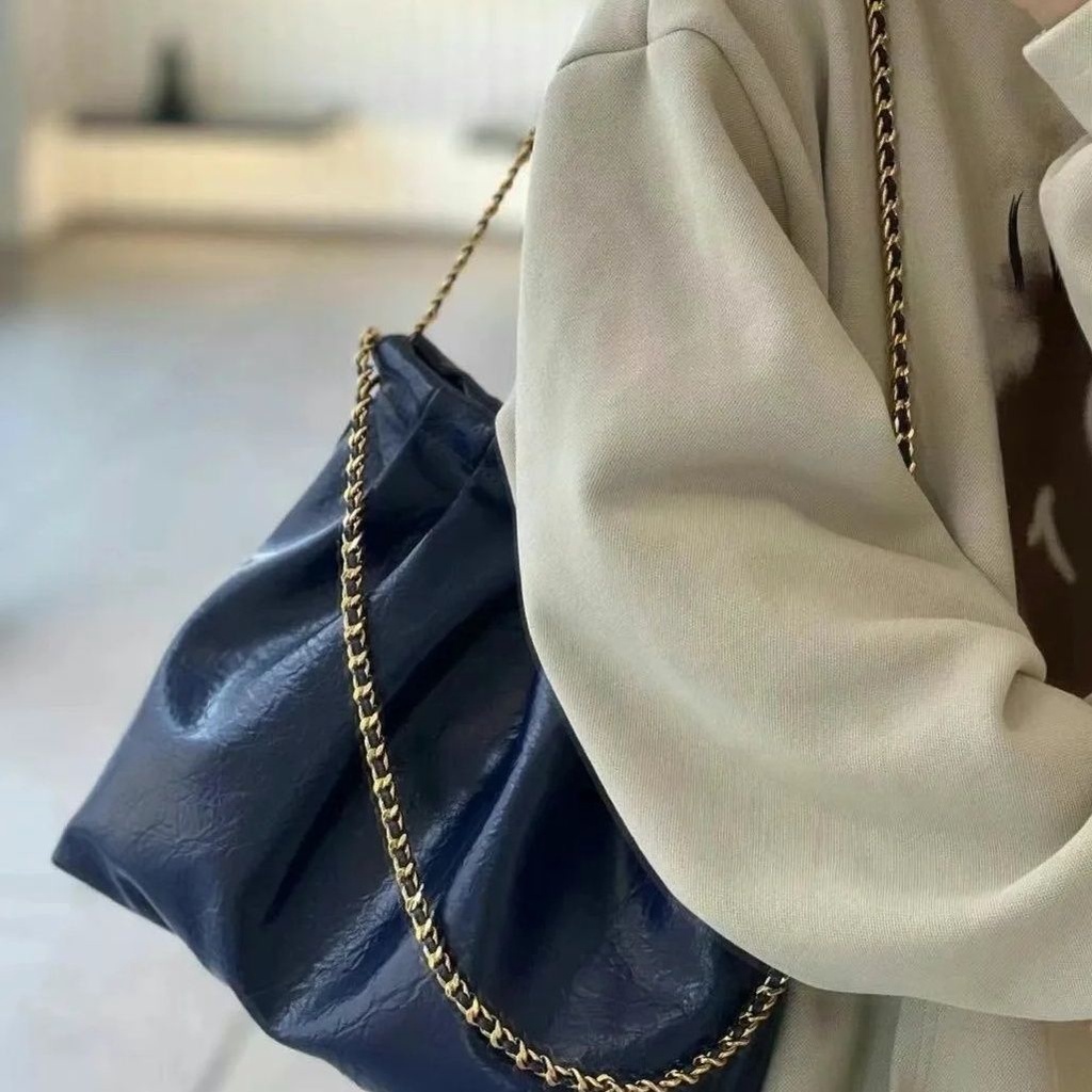 Túi Xách Tote Mềm Cỡ Lớn Phối Dây Xích Kích Thước 26X26