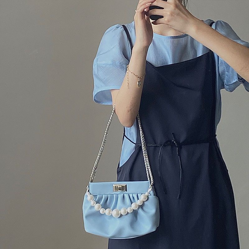 Túi Xách Da Mềm Xếp Ly Phối Chuỗi Ngọc Trai Đeo Chéo Thời Trang Cho Nữ