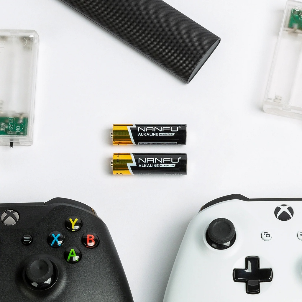 Bộ 2 Pin AAA AA Nanfu 1.5V AAA Kèm 2 Hộp Pin Dạng Đũa Cho Bé