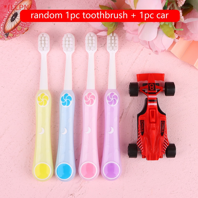 Bàn Chải Đánh Răng Lông Mềm Hình Hoạt Hình Màu Sắc Ngẫu Nhiên Cho Bé Trai