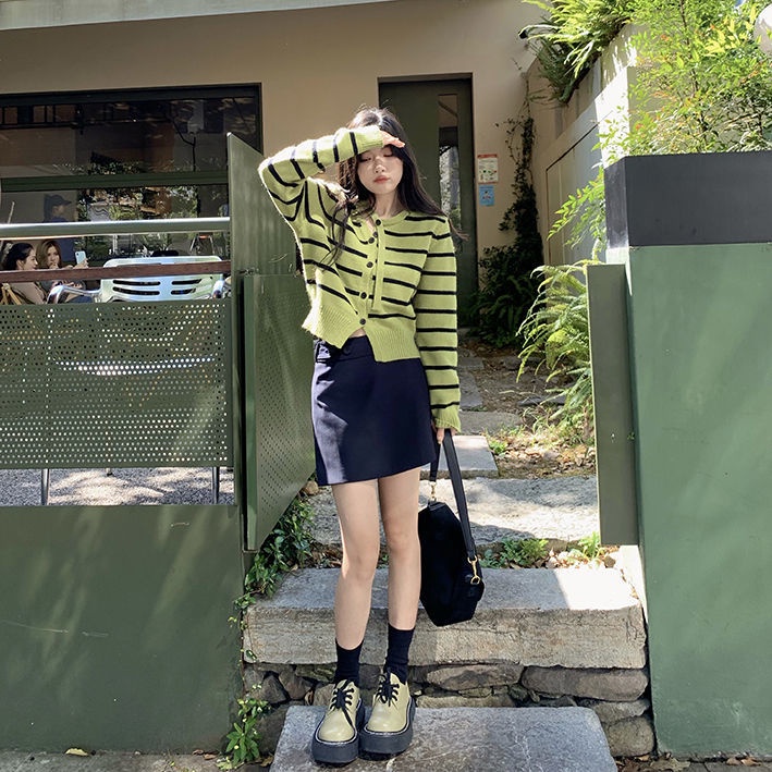 Áo Khoác Cardigan Dệt Kim Tay Dài Kẻ Sọc Màu Xanh Lá Phong Cách Retro Mới Cho Nữ