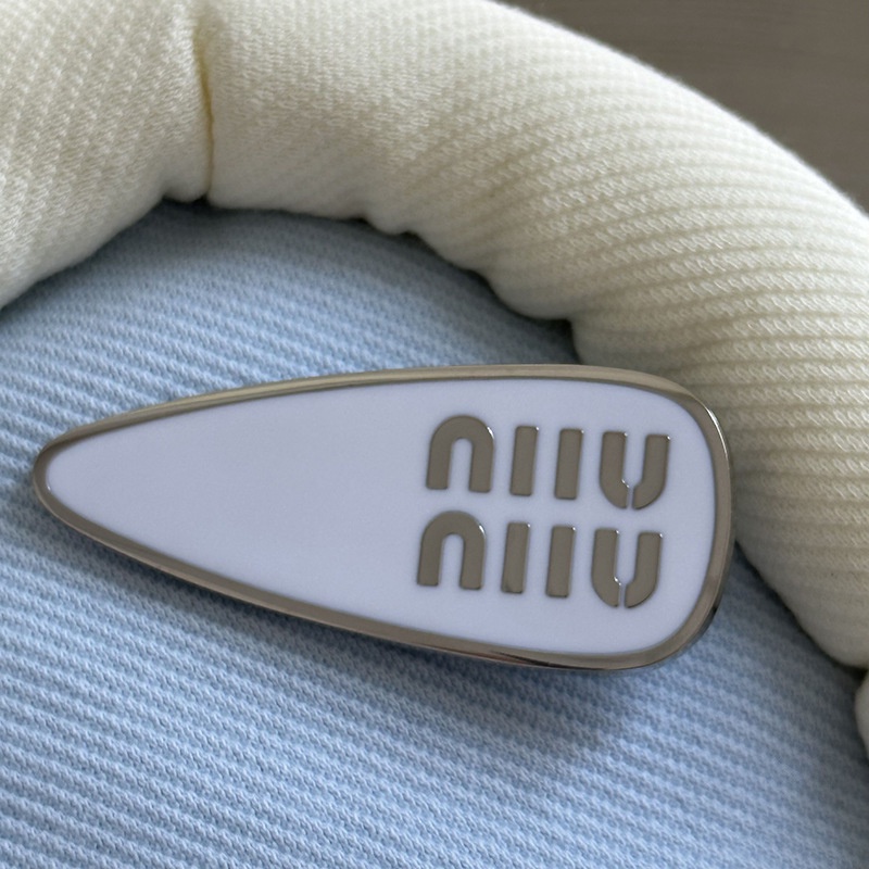 Kẹp Tóc Mỏ Vịt Kim Loại Cao Cấp Màu Sắc Chữ Cái Nổi Bật