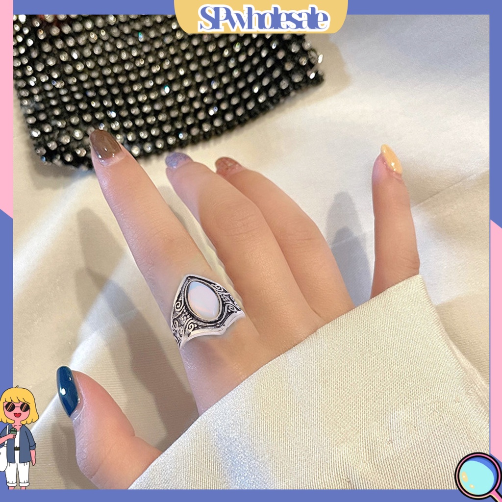 <SPwholesale> Nhẫn Đính Đá Mặt Trăng Hình Oval Lớn Độc Đáo Phong Cách Punk Cổ Điển