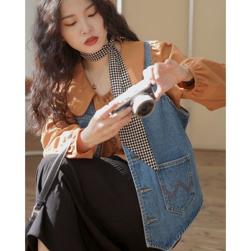 Áo Khoác Denim Sát Nách Cổ Chữ V Phong Cách Retro Cá Tính