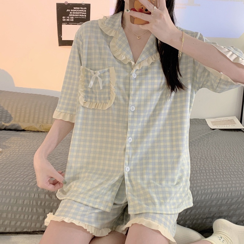 Bộ Đồ Ngủ Tay Ngắn Cổ Khóa Cài Hình Hoa Tulip Màu Sắc Retro Cao Cấp Dành Cho Nữ