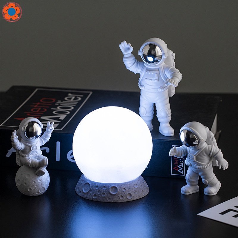 Bộ 3 Mô Hình Phi Hành Gia Và Mặt Trăng Bằng Nhựa Resin Trang Trí Nhà Cửa / Văn Phòng / Quà Tặng