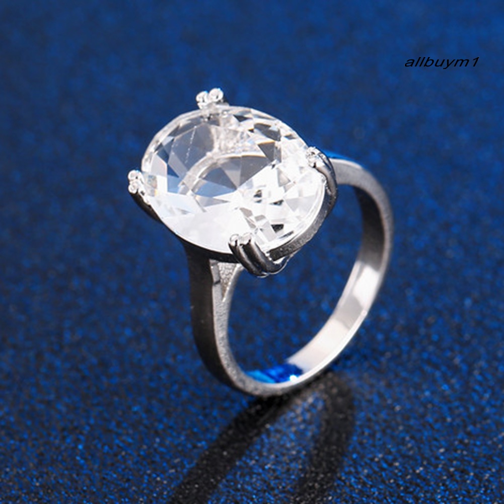 Nhẫn Đính Hôn Đính Kim Cương Giả Hình Oval Lấp Lánh