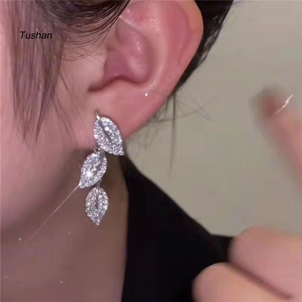 1 Đôi Bông Tai Dáng Dài Hình Chiếc Lá Phong Cách Ins Dành Cho Nữ