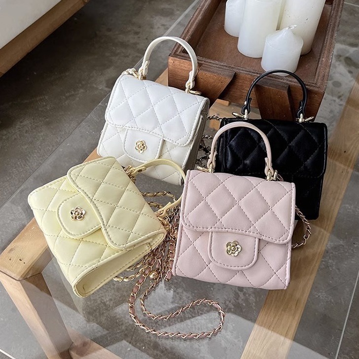 🔥 Túi đeo vai vuông nhỏ kết hợp với chuỗi 🔥 đá thời trang mùa hè 2023 mini túi màu vàng sữa gói cho sinh viên đi du lịch