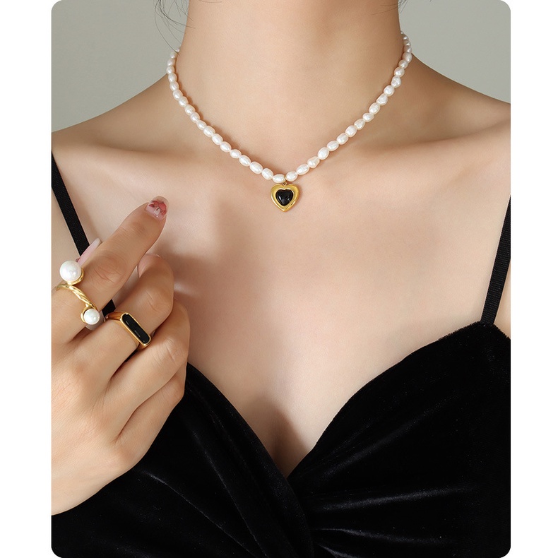 Vòng cổ Thép Titan Mặt Kính Hình Oval Đính Ngọc Trai Giả Phong Cách Retro Pháp