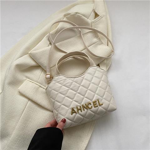 Túi Xách Bucket Đính Đá Phối Dây Xích Thời Trang Cao Cấp Dành Cho Nữ