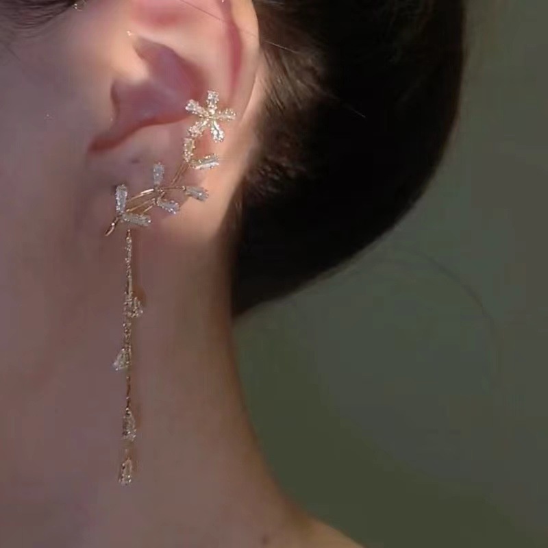 Khuyên Tai Tua Rua Hình Hoa Đính Đá zircon Phong Cách Hàn Quốc Cao Cấp Không Cần Xỏ Khuyên