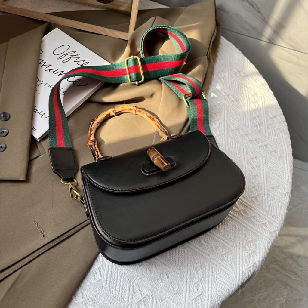 GUCCI6835 Women Sling Bag Casual Elegant Free Shipping Multifunction Crossbody  Saddle Bag M
