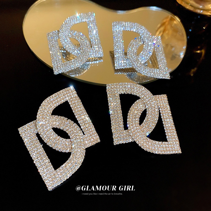 1 Đôi Bông Tai Hình Chữ Đính Kim Cương Phong Cách Âu Mỹ Thời Trang