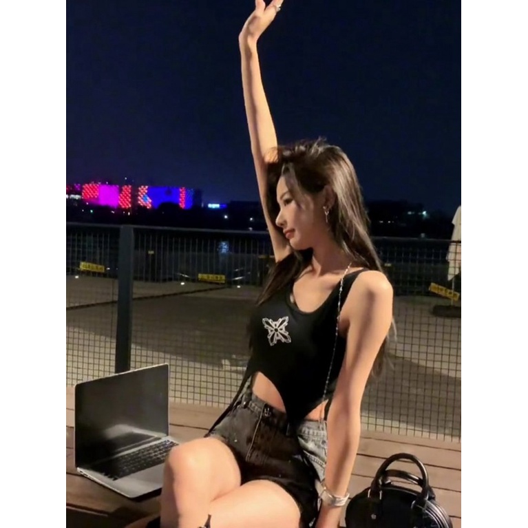 [F &amp; X] Áo Hai Dây Ôm Dáng Màu Đen Thiết Kế Không Đồng Đều Phong Cách Mùa Hè Mới Cho Nữ