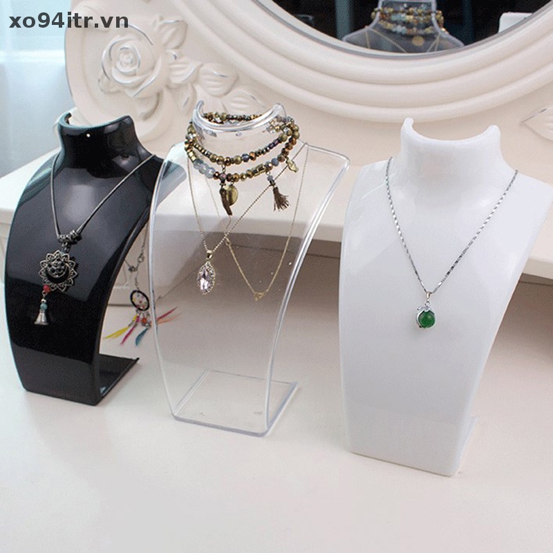 Xoitr Manơcanh Trưng Bày Vòng cổ / Trang Sức