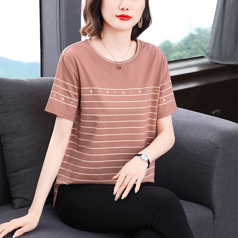Áo Thun Nữ Ngắn Tay Cổ Tròn Xẻ Tà In Họa Tiết Thời Trang