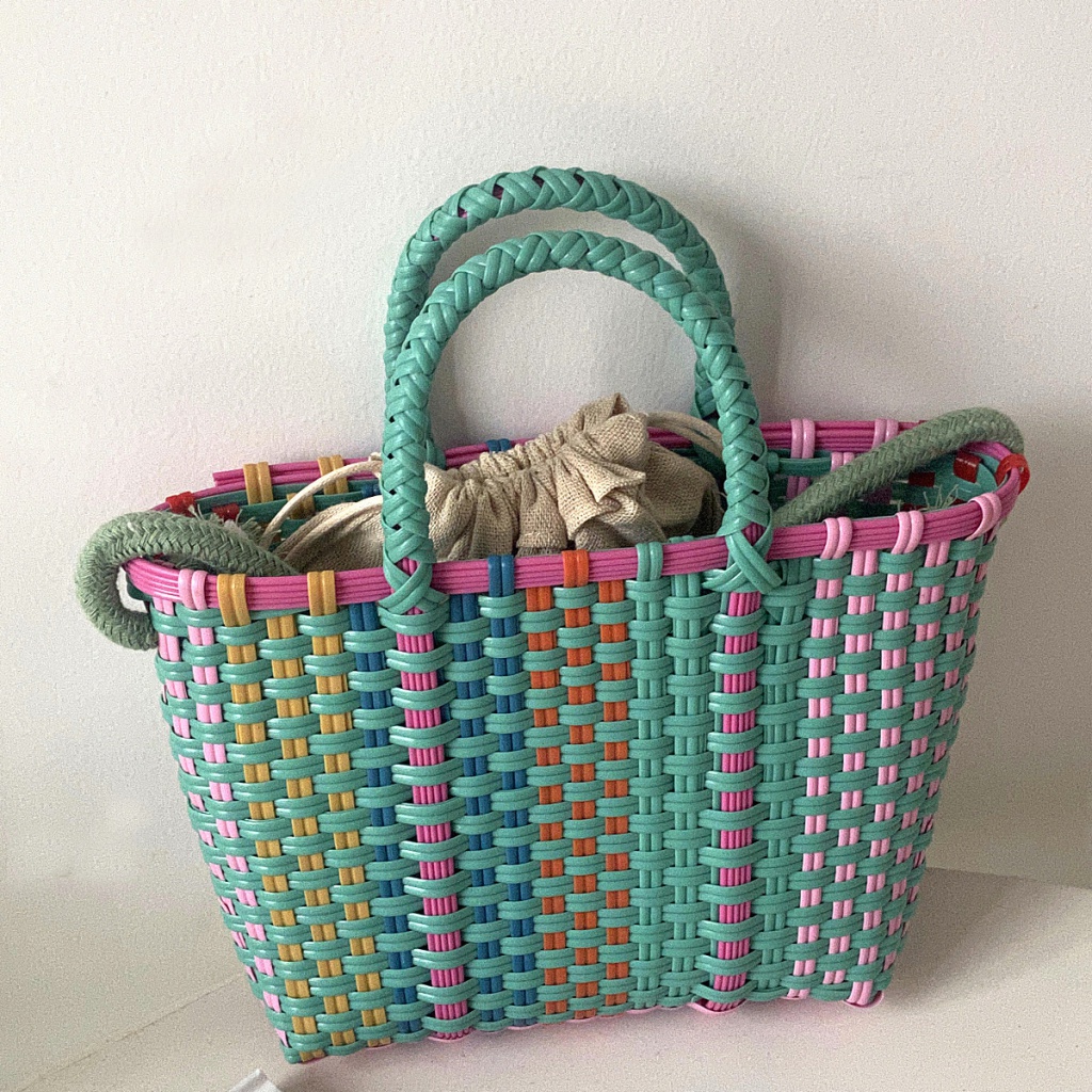 Túi Đeo Vai / Xách Tay Hình Vuông Bằng PVC Đan Lát Nhiều Màu Dễ Thương Chống Nước Kích Thước Nhỏ Gọn Dành Cho Bạn Nữ Đi Biển Mùa