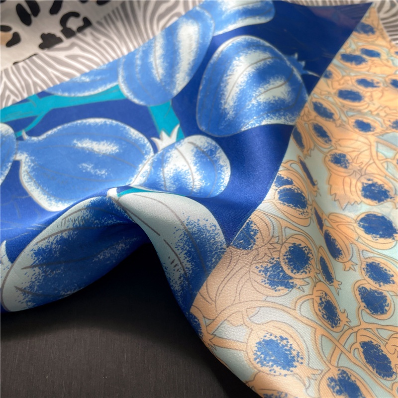 Khăn Choàng Cổ Hình Vuông 70X70Cm Bằng Lụa Ghép Màu Họa Tiết Da Báo / Lựu / Hoa Dành Cho Bạn Nữ Đi Du Lịch