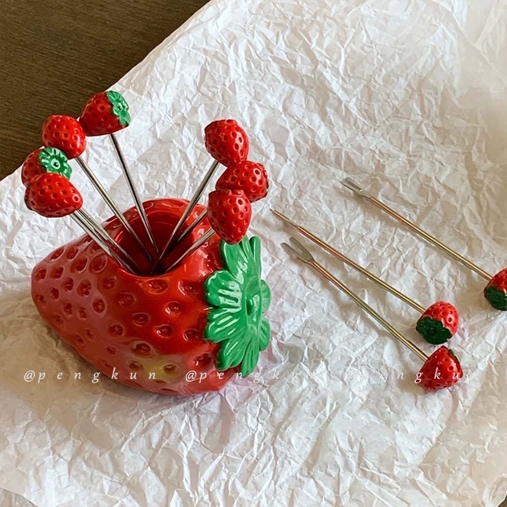 Nĩa Ăn Trái Cây Bằng Thép Không Gỉ Hình Quả Dâu Dễ Thương