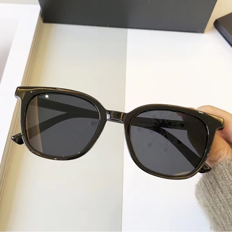 Kính Mát Chống Tia UV400 Gọng Vuông Màu Đen Thời Trang Cho Nam Và Nữ