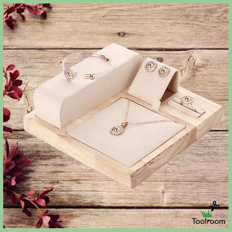 Giá Đỡ Trưng Bày Trang Sức Bằng Gỗ Màu Be Sang Trọng