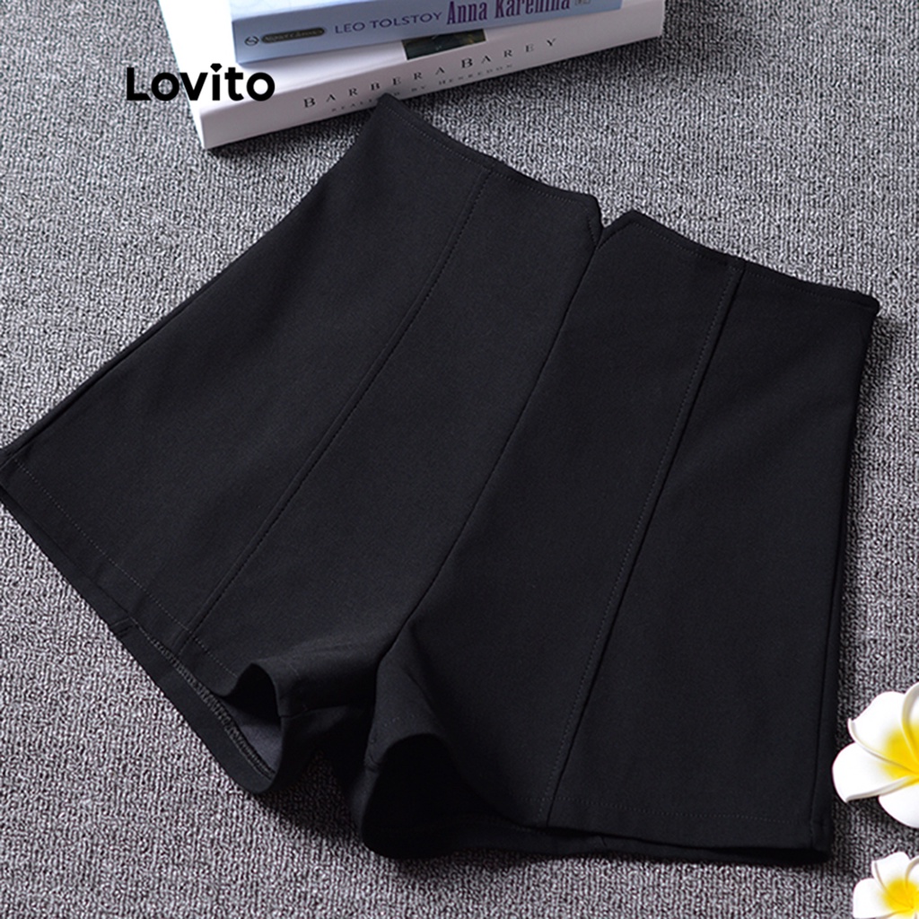 Lovito Quần short lưng cao trơn dáng chữ A khoét lỗ đơn giản dành cho nữ LNE09146 (Đen)