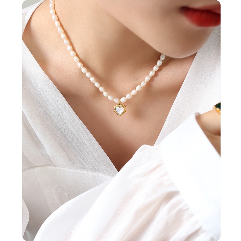 Vòng cổ Bằng Thép Titan Mạ Vàng 18K Đính Hạt Ngọc Trai Và Vỏ Sò Trắng Hình Trái Tim Đơn Giản Dành Cho Nữ