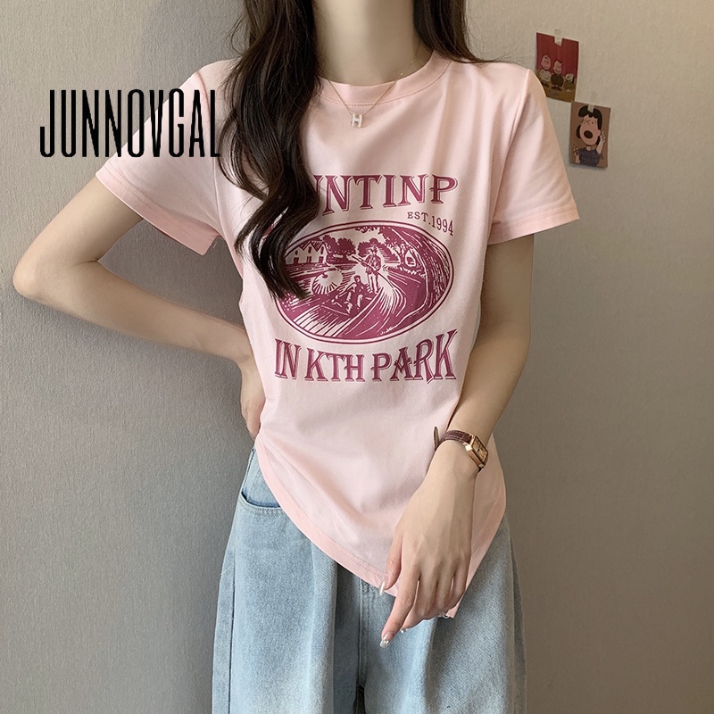 Áo thun JUNNOVGAL thiết kế vai trước gợi cảm in hình thời trang mới