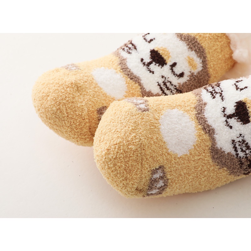 Vớ Giữ Ấm Mùa Đông Bằng Silicon Lót Lông Cừu San Hô Họa Tiết Hoạt Hình Màu Đỏ Cho Bé Sơ Sinh 0-4 Tuổi