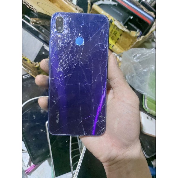 Cụm Xác Huawei Nova 3i (4/128Gb) sống zin hư màn hình.