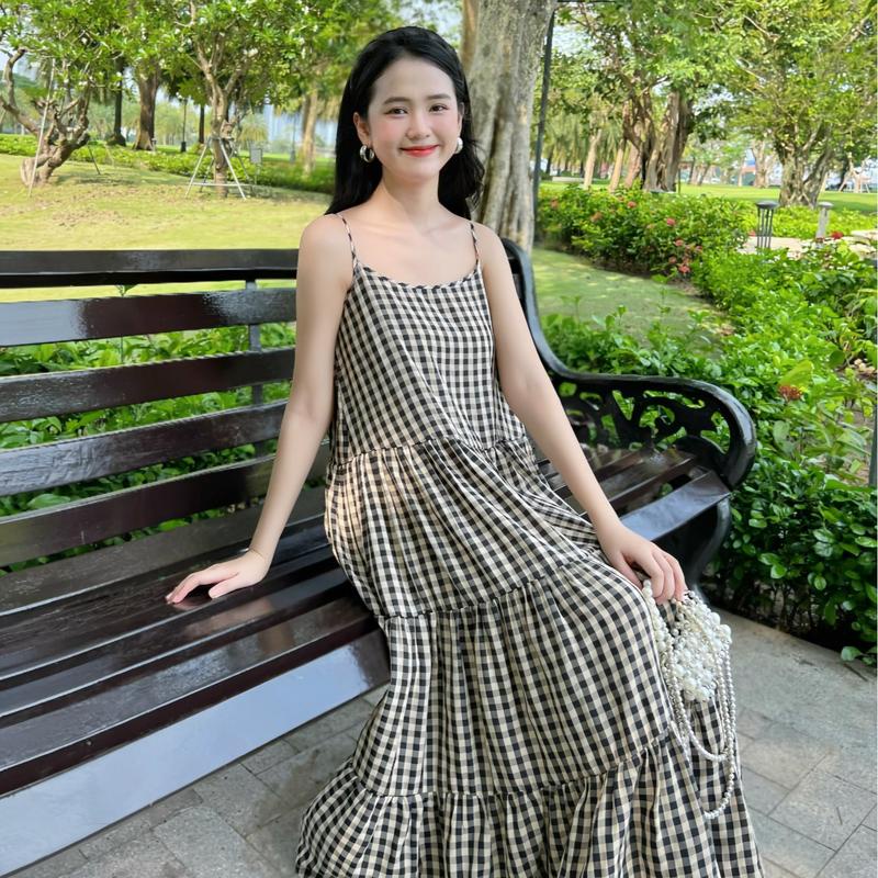 Váy Babydoll thiết kế 3 tầng họa tiết kẻ xinh xắn, chất liệụ thô phù hợp mùa hè