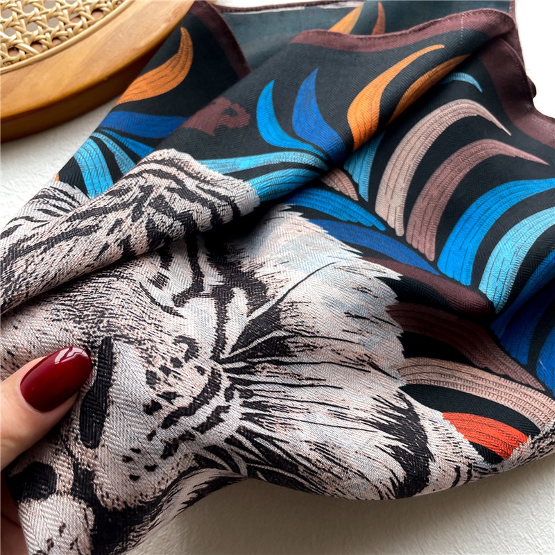 Khăn Choàng Cổ Hình Vuông Bằng Vải Nhung Mỏng In Họa Tiết Động Vật Cá Tính Thời Trang Xuân Hè Mới